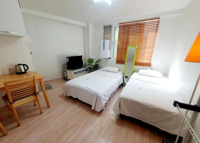 Short-Term Rental Near Mangwon Station And Mangwon Traditional Market, Studio Apartment, Entire House