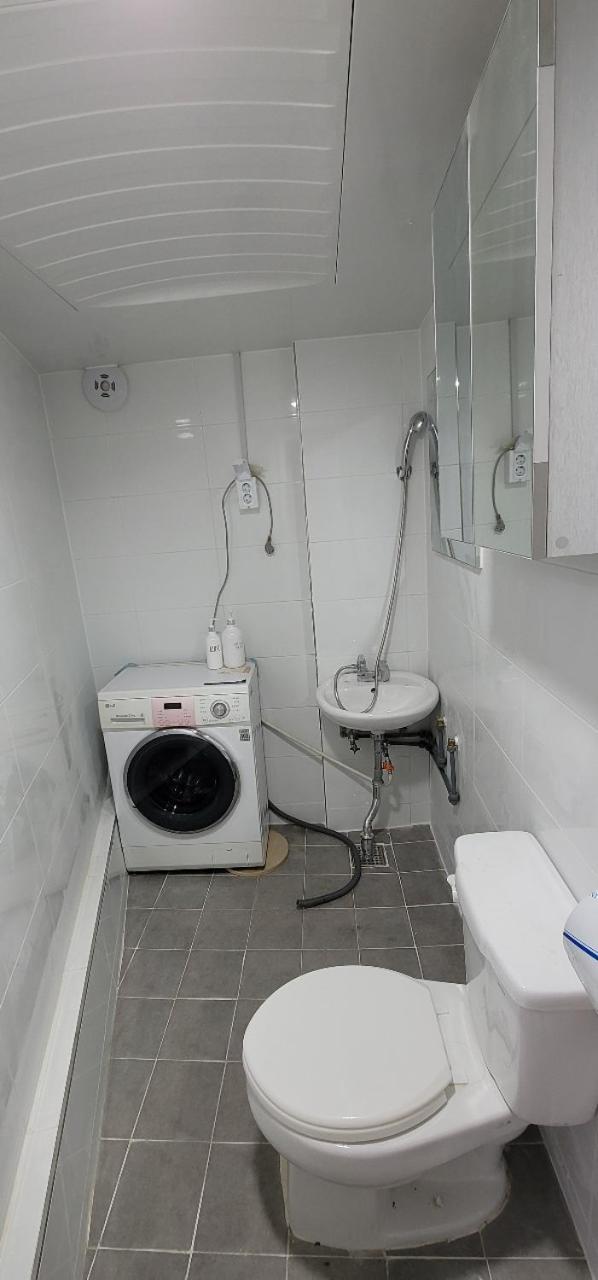 Apartment Short-term Near Mangwon Station And Mangwon Traditional Market, Apartment, Entire House