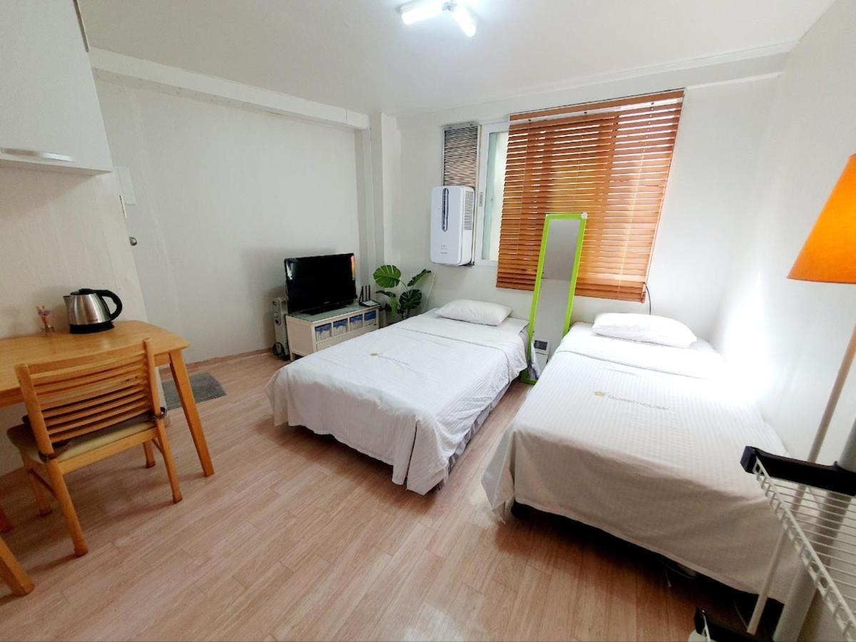 Apartment Short-term Near Mangwon Station And Mangwon Traditional Market, Apartment, Entire House Seoul