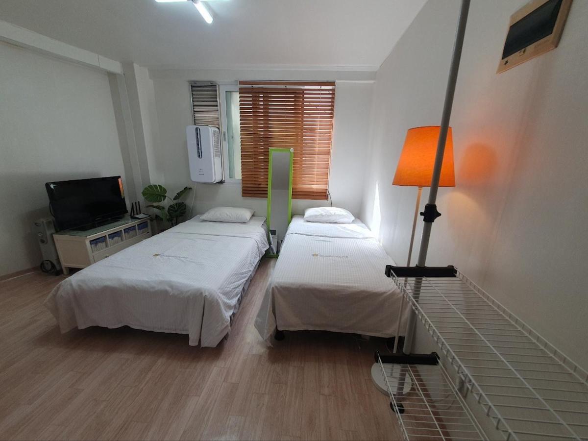 Short-term Near Mangwon Station And Mangwon Traditional Market, Apartment, Entire House *